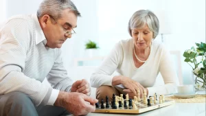En este blog, te contamos algunos de los beneficios de jugar ajedrez para los adultos mayores y cómo puedes empezar a practicar este maravilloso juego.